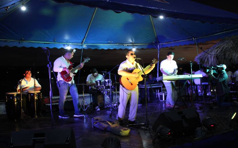 Puerto Salvador Allende festeja con concierto del grupo Ermaché