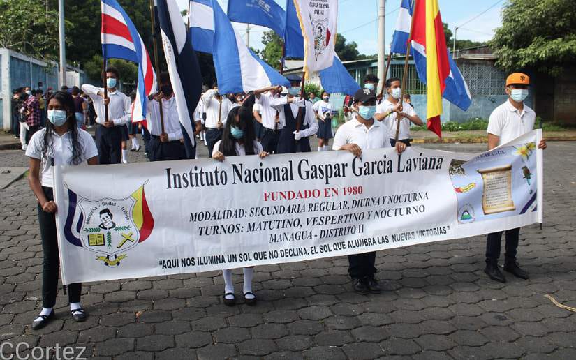 Estudiantes del Gaspar García Laviana desfilan en honor a la Patria