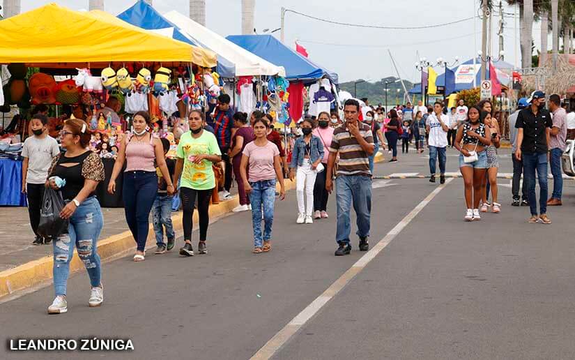 Nicaragüenses disfrutan de las diferentes opciones del Puerto Salvador Allende
