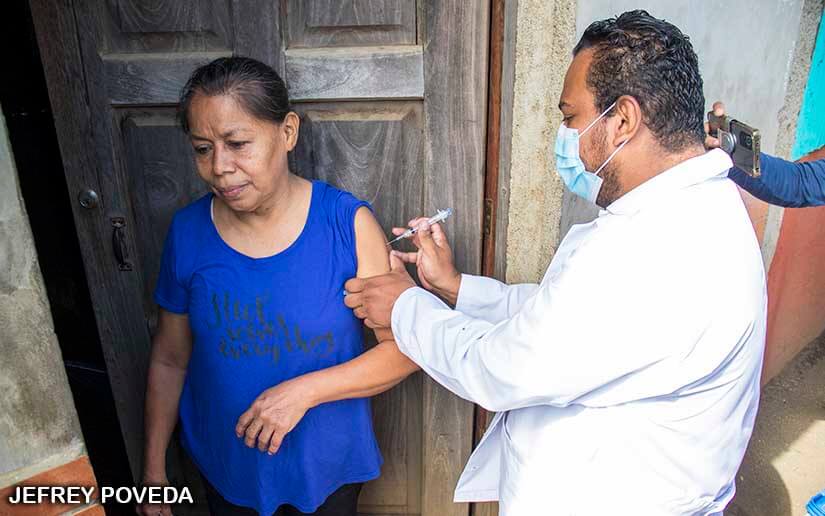 Familias de Managua completan esquema de vacunación contra la Covid-19