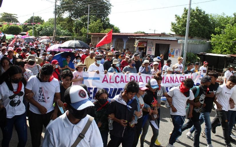Familias del distrito VI de Managua caminan para celebrar a la Patria Libre y Bendita