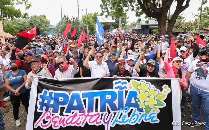 Multitudinaria Caminata: ¡Porqué Hay Patria y Hay Paz!