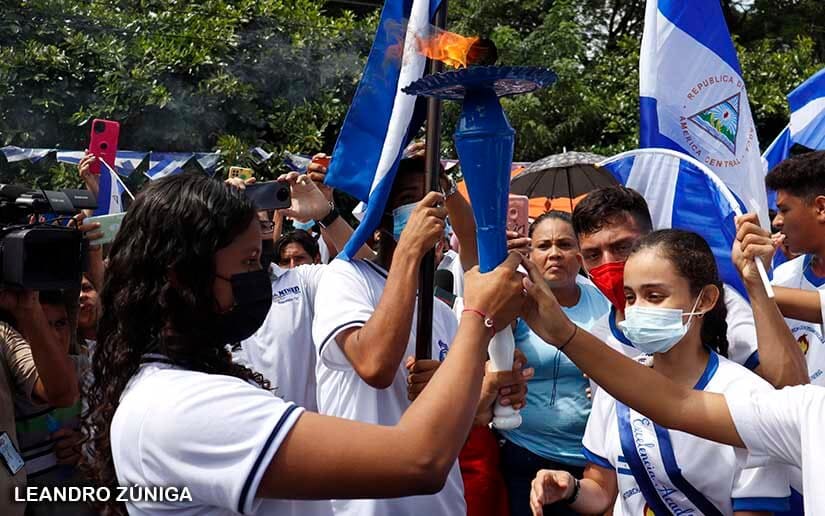  Estudiantes de Managua reciben Antorcha de la libertad