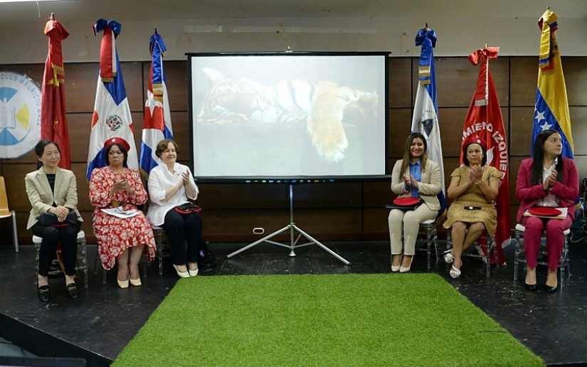 Nicaragua en encuentro de mujeres del Movimiento Izquierda Unida de República Dominicana