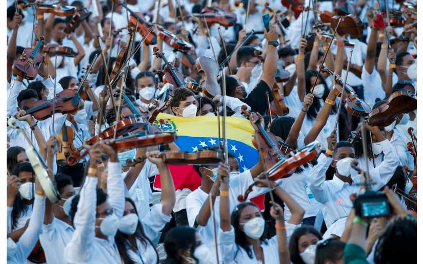 Venezuela logra récord Guinness con la banda de música folklórica más grande del mundo