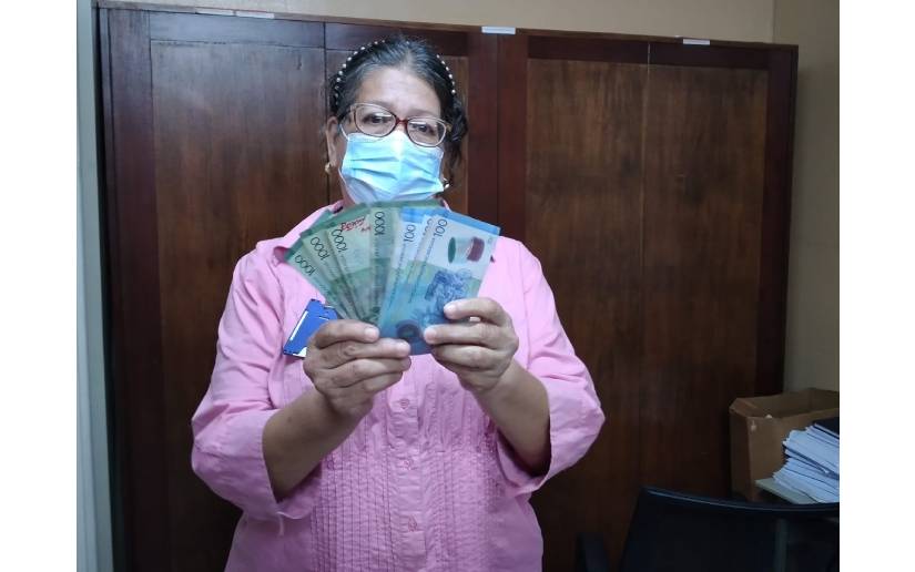 Servidores públicos de Nicaragua reciben adelantado el pago de su aguinaldo