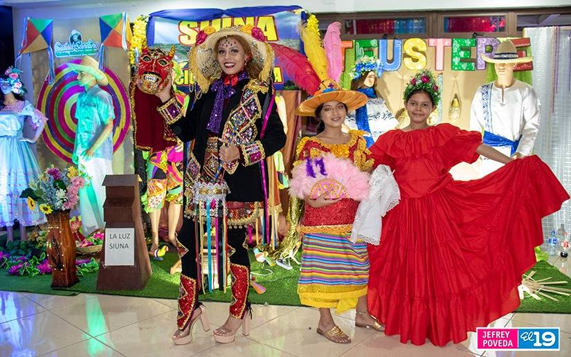 Realizan cierre de la Exposición Nacional de Trajes Folclóricos Regionales
