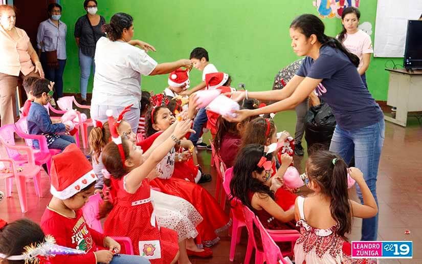 Realizan Festival Navideño con niños del CDI del mercado Roberto Huembes
