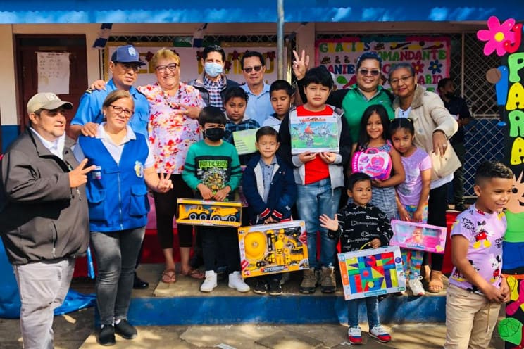 Gobierno de Nicaragua entrega juguetes a niños del departamento de Carazo