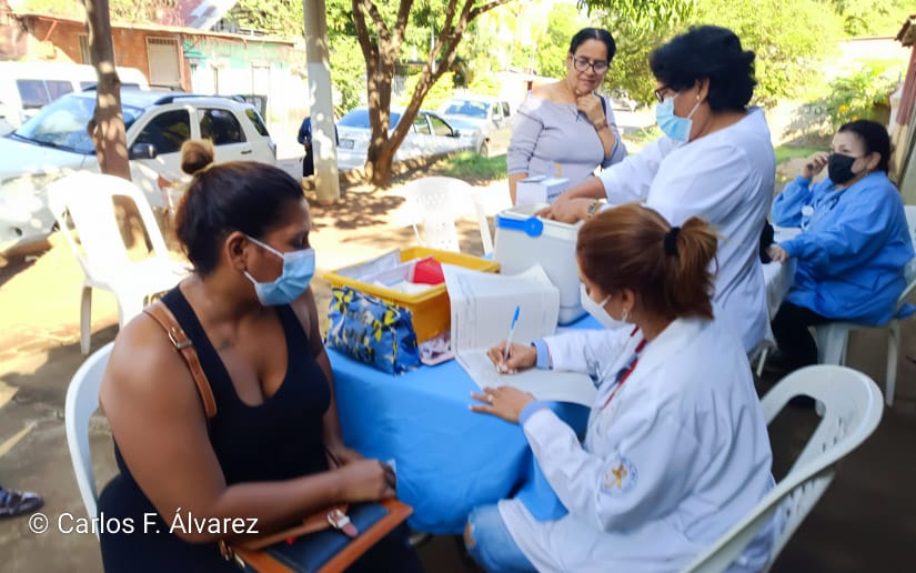 Población de Santa Ana Sur recibe atención médica gratuita en su barrio