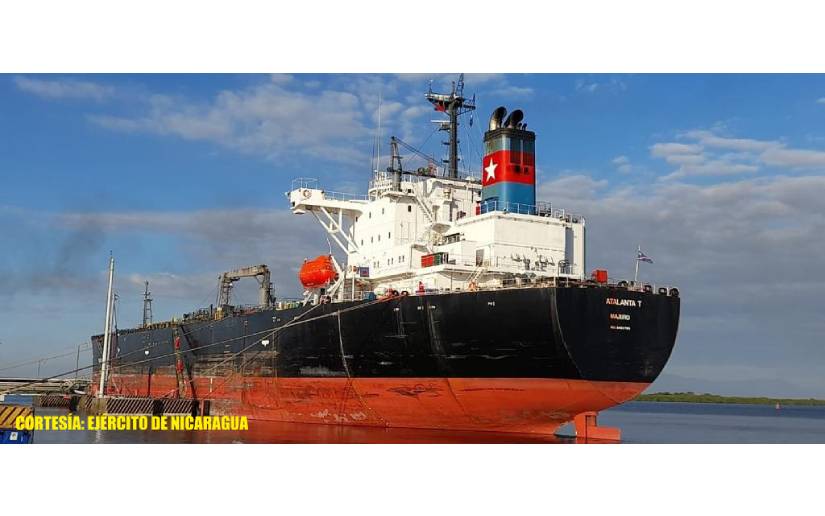 Fuerza Naval brinda protección e inspección a flota pesquera industrial