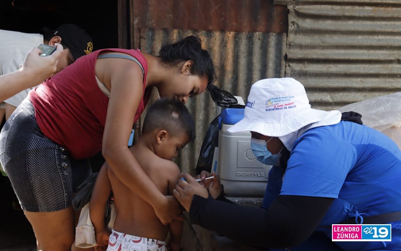 Vacunan contra la Covid-19 a habitantes del barrio 04 de Abril en Mateare