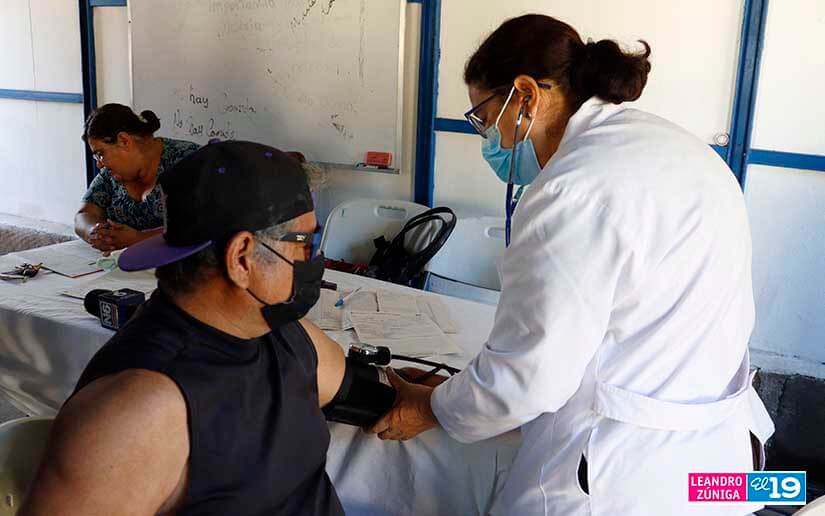 Familias del barrio San Luis reciben atención en las clínicas móviles