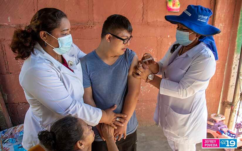 Minsa aplica vacunas contra la Covid-19 a pobladores de Ciudad Sandino