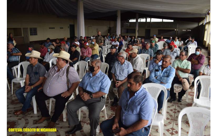 Ejército participa en reunión con productores y ganaderos del Cariber Sur