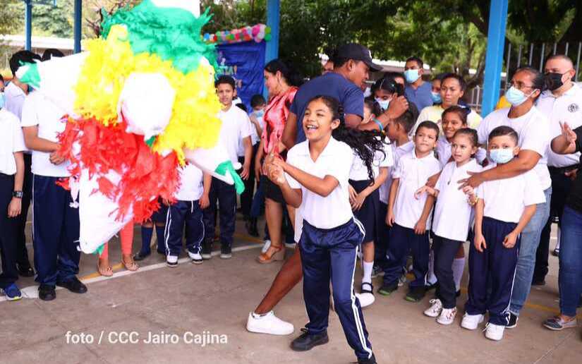 Niños y niñas de Escuela Melania Morales disfrutan con una mañana cultural