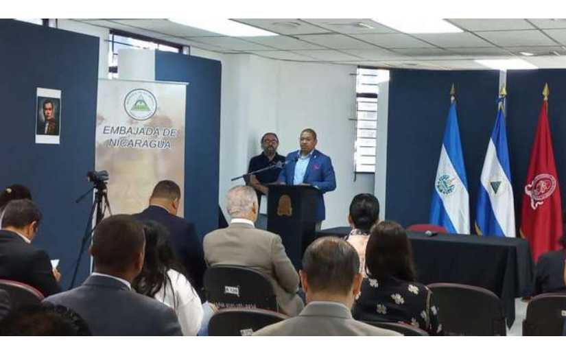 Embajada de Nicaragua honra al poeta Rubén Darío en El Salvador