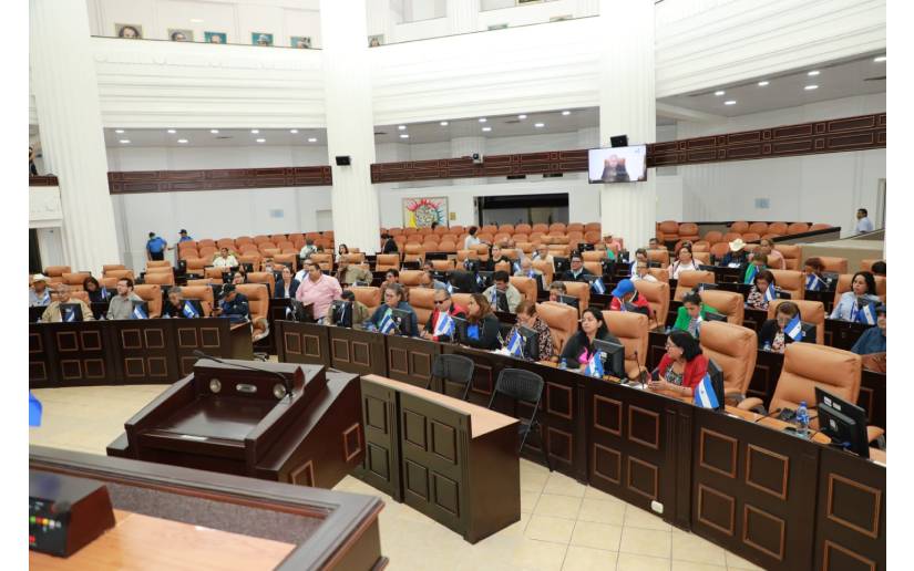 Diputados recuerdan legado del maestro Enmanuel Mongalo y Rubio