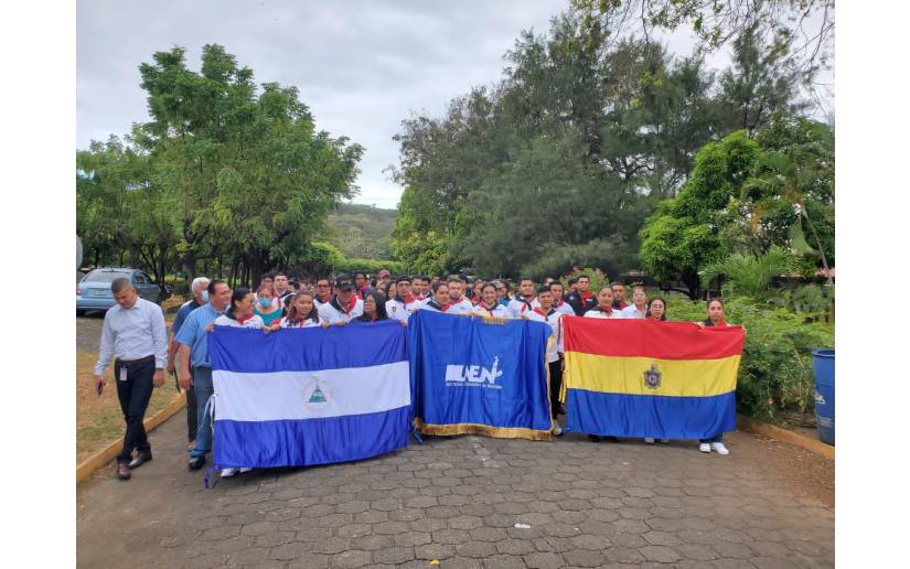 UNEN realiza entrega de Flores de Patio en el Monumento a Fernando Gordillo
