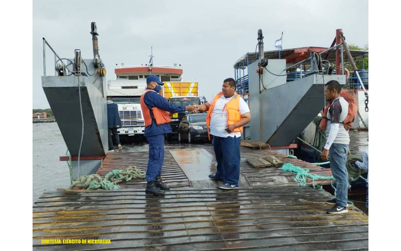 Fuerza Naval realizó protección e inspección a embarcaciones y flota pesquera industrial
