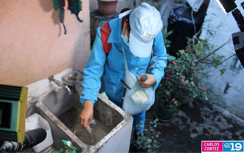 Ministerio de Salud realiza jornada de aplicación de abate en el barrio Ducualí