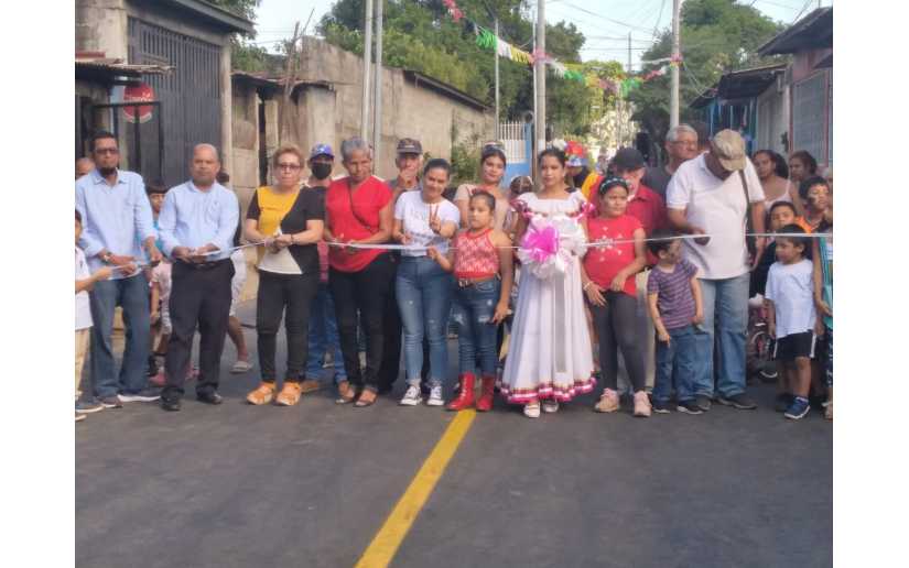 Alcaldía de Managua entrega 6 cuadras asfaltadas en el barrio Ayapal