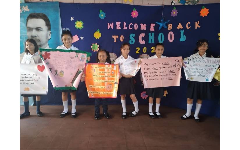 Niños y niñas del Centro Educativo Adrián Rojas aprenden el idioma inglés cantando