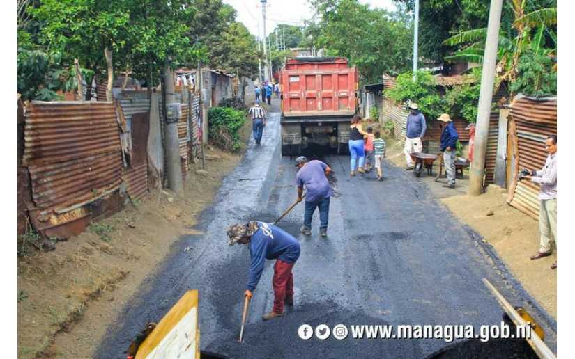 Alcaldía supervisa construcción de 15 cuadras en el barrio Memorial Sandino