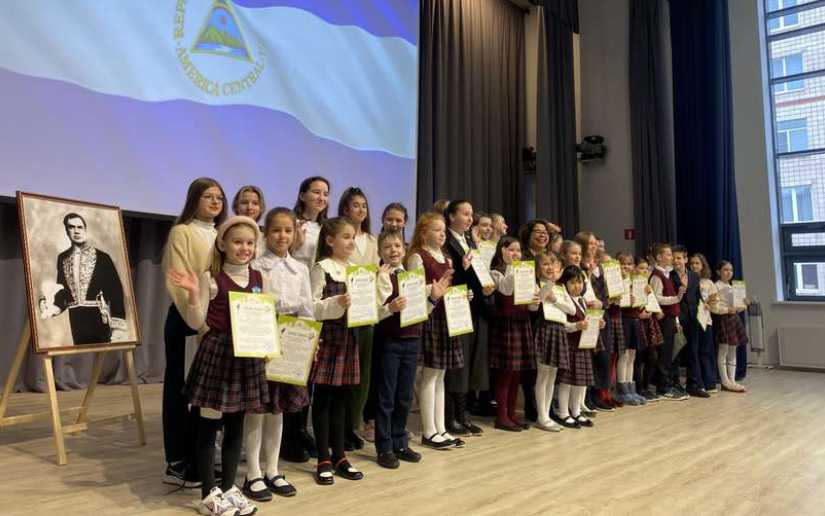 Realizan con éxito certámen de poesía dariana en Moscú