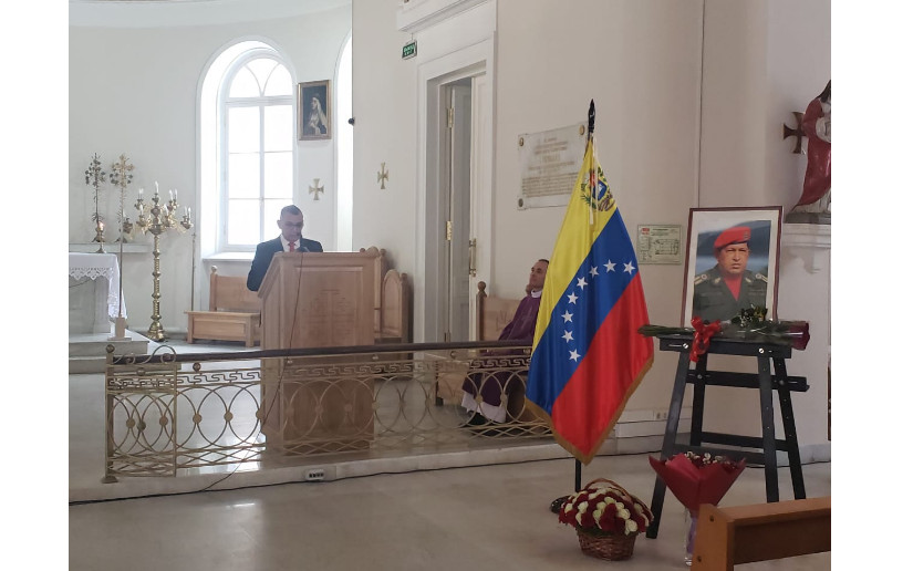 Una Flor al Comandante Chávez en Moscú