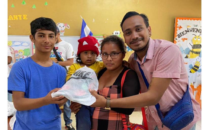 Reporte Fotográfico de entrega de Zapatos Infantiles en Managua