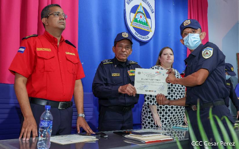 Nuevos bomberos se suman al servicio de la población nicaragüense