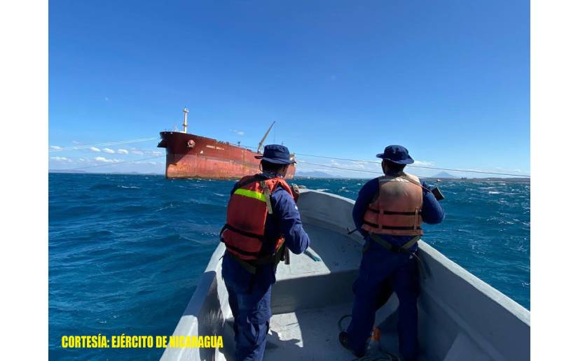 Fuerza Naval realiza protección e inspección a embarcaciones y flota pesquera industrial