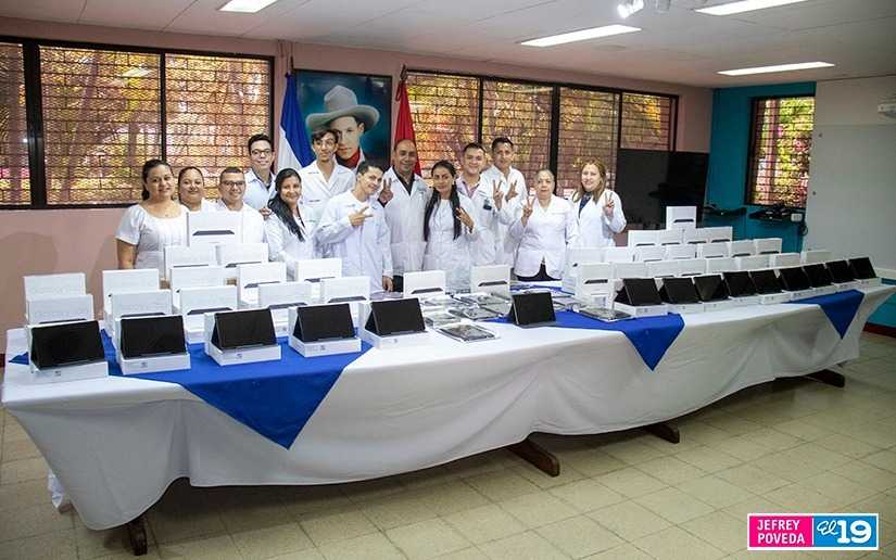 Gobierno fortalece con herramientas digitales al personal de salud a nivel nacional