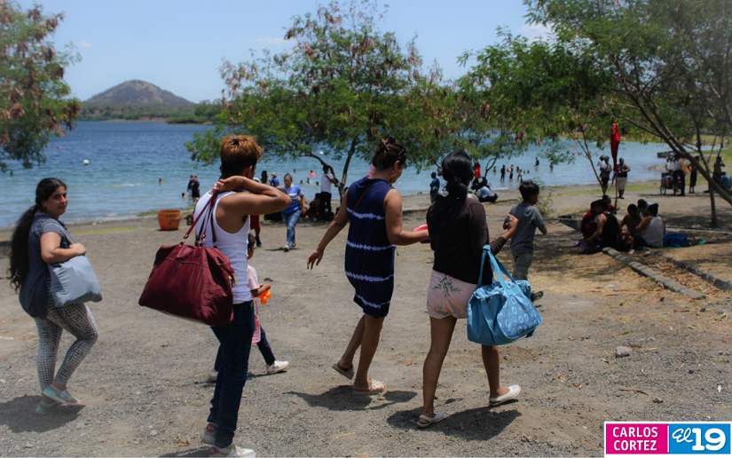 Xiloá despunta el verano con visitantes de todo el país
