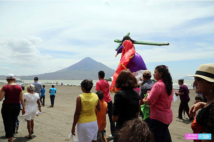 Pueblo de Momotombo pide en Vía Crucis cese de sismos