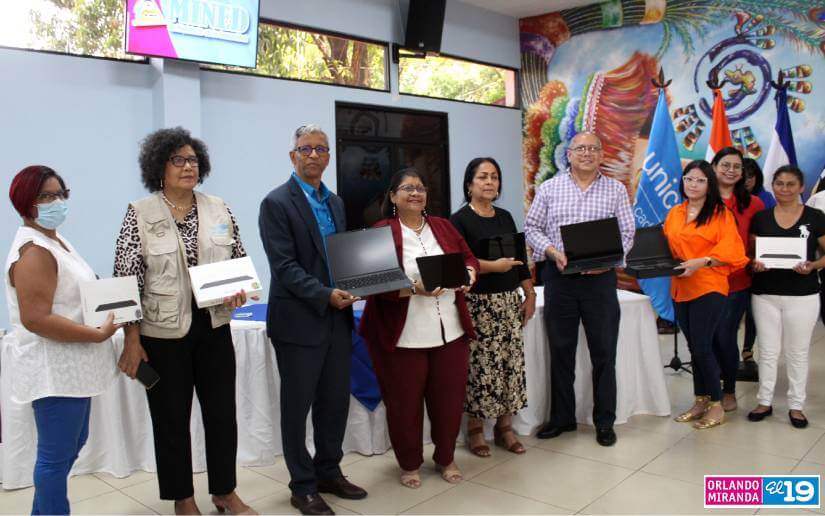 Ministerio de Educación recibe donación de equipos tecnológicos