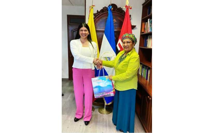 Senadora Victoria Sandino visita Embajada de Nicaragua en Colombia