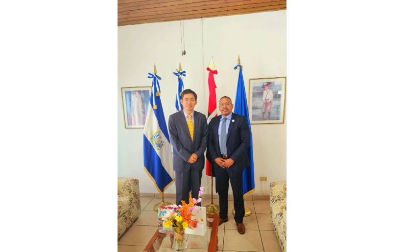 Embajador de Nicaragua se reúne con Embajador de la República Popular China