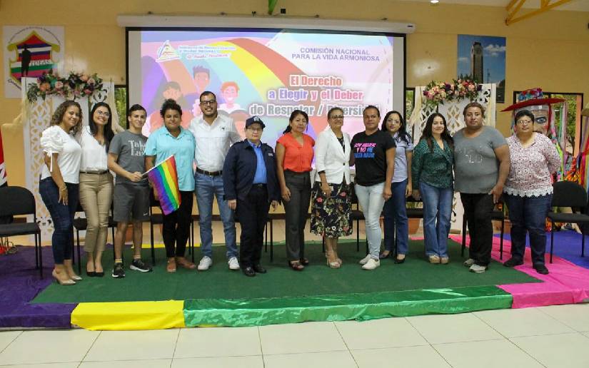 Cartilla Diversidad Digna continúa presentándose a familias de Carazo