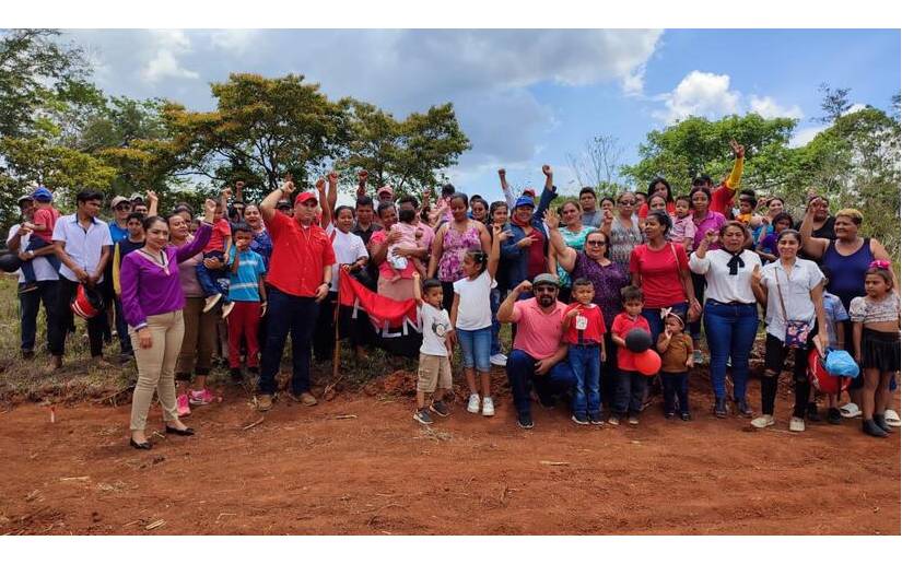 Gobierno Sandinista entrega lotes de terrrenos a familias en Nueva Guinea 