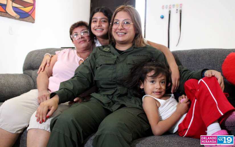 Madres entregadas a sus hijos y al deber de cumplirle a la Patria desde el Ejército de Nicaragua
