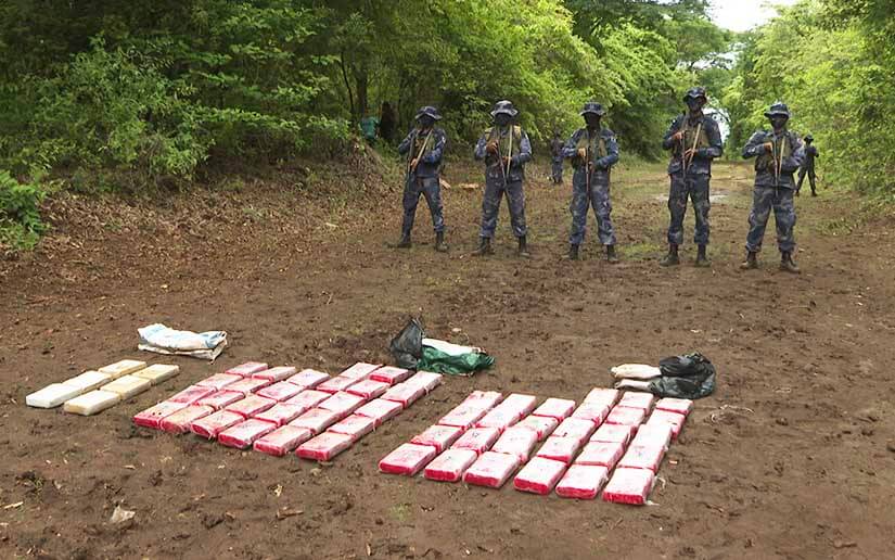 Ejército de Nicaragua incauta 60 tacos de cocaína en Masachapa