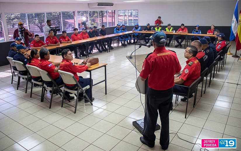 Bomberos Unidos participa en cursos para fortalecer capacidades