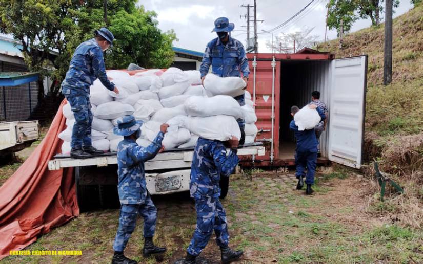 Distrito Naval Caribe realizó el descargue de 965 paquetes alimenticios en Bluefields