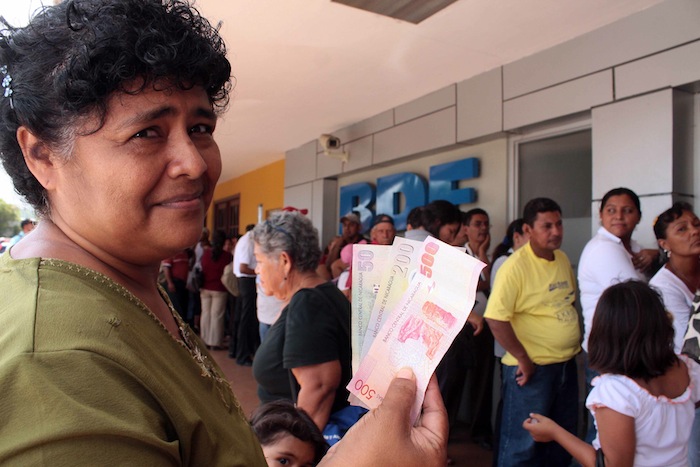 Compañera Rosario anuncia pago anticipado del mes de Mayo