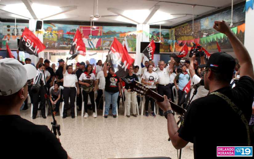 Servidores públicos del Ministerio de Gobernación celebran el 44/19 con cantata revolucionaria
