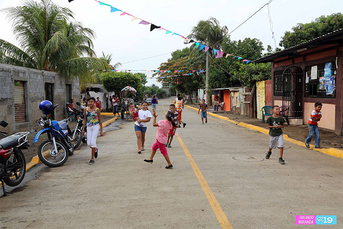 Alcaldesa de Managua inaugura calle de concreto hidráulico en Distrito V