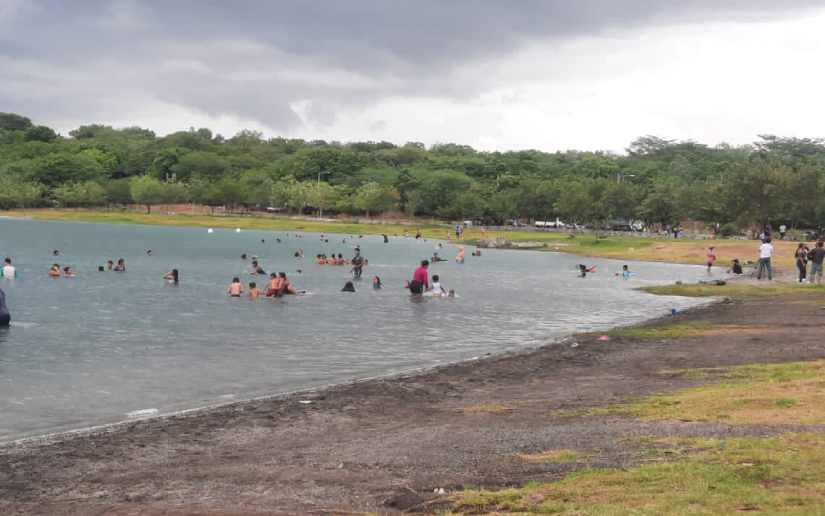 Domingo en familia y amigos en las aguas de Xiloá