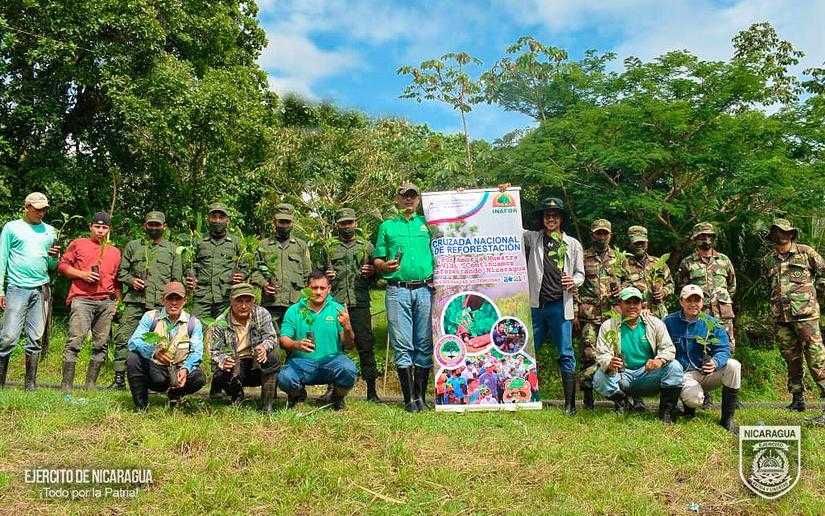 Destacamento Militar Sur participó en jornada de reforestación en San Carlos